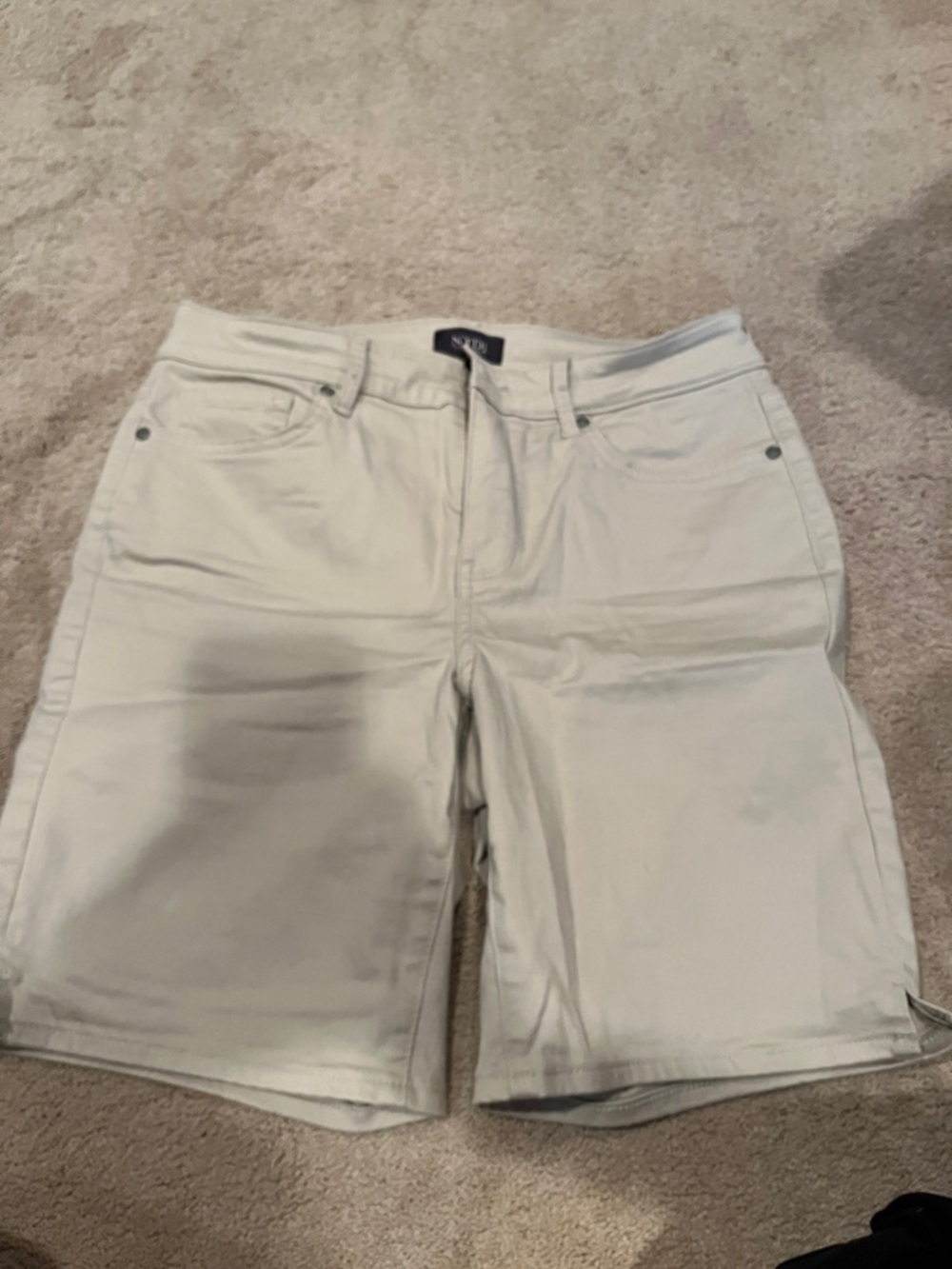 NYDJ Ella Lift Tuck Stretch Shorts in Light Cream